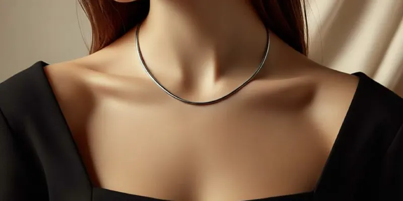 گردنبند مناسب یقه قایقی